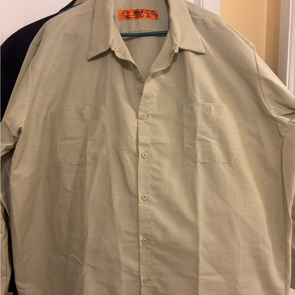 Red Kap Men's Beige Button-Up Shirt